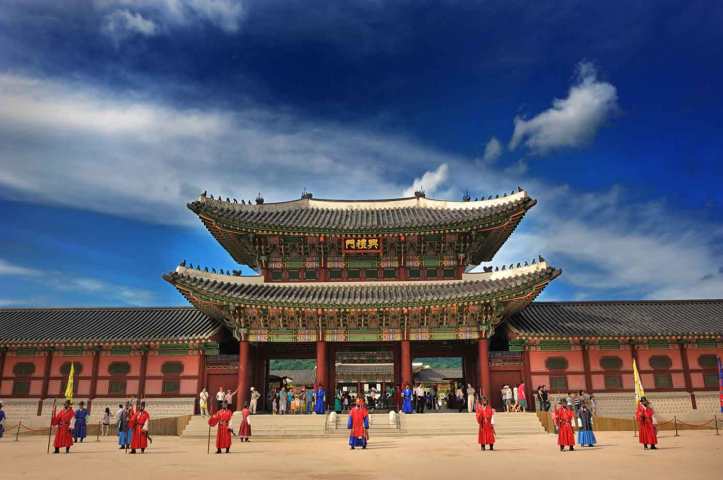 Gyeongbokgung-palace-must-see-attractions-in-seoul