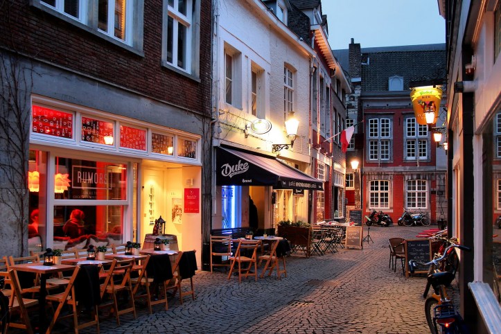 maastricht-cafe-holland-netherlands-bike-boat-tour-fljorgefranganillo
